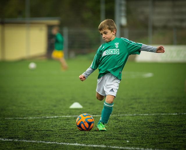 Auto pro ženicha fotbalistu: Jak na svatební dekoraci