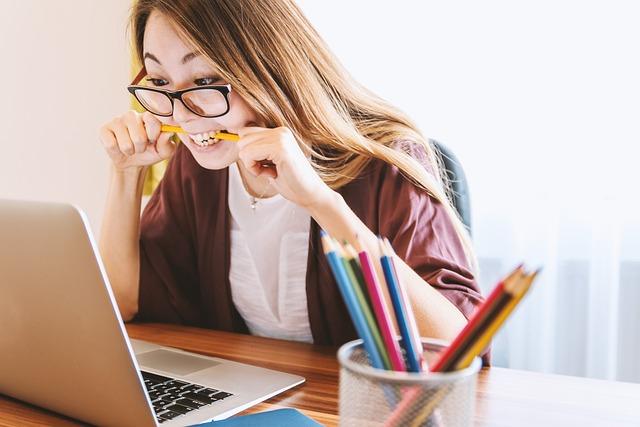 Lavice v kostele: Jak ozdobit pro svatební obřad?