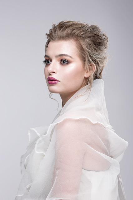 Elegantní kadeřnické styly pro⁢ hosty svatby