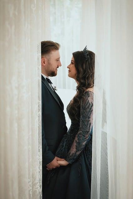 Ženich v kšandách: Návrat klasické elegance