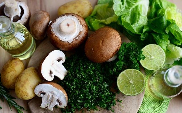 Vegetariánská vs veganská strava: Co je lepší pro svatební menu?