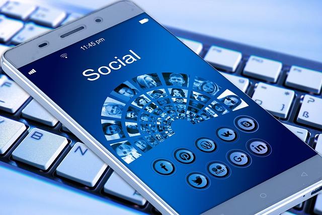 Žádná pravidla neexistují: Jak vytvořit jedinečné oznámení zásnub, které bude skvěle na Facebooku